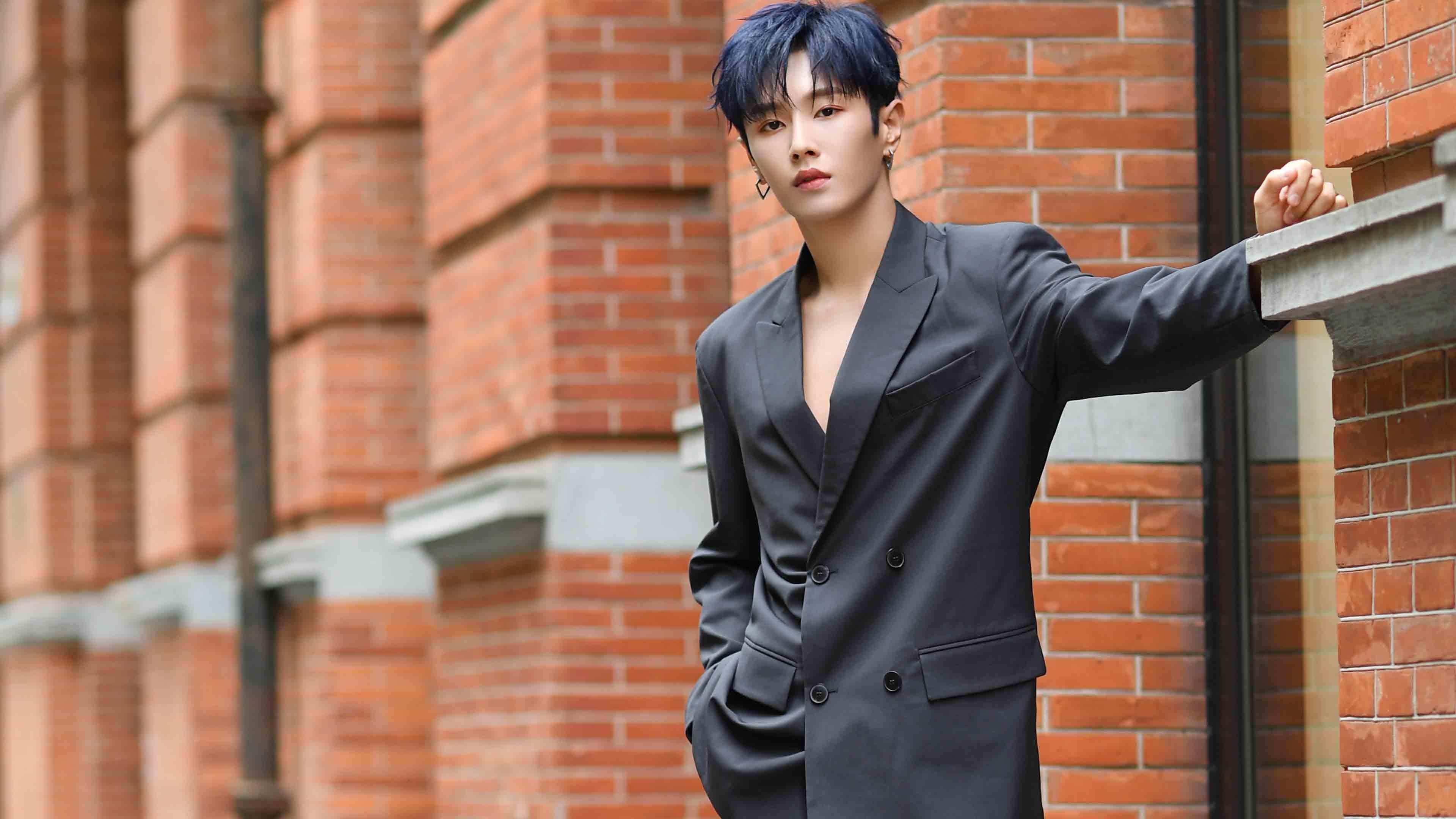 乔治·巴尔:全黑队中场的“核心人物”,每次传球都精准无误,确保进攻威胁不断